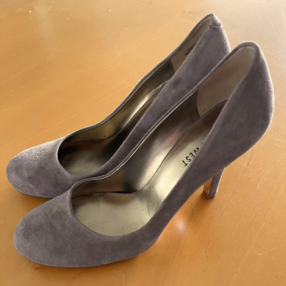 SZ 7 Suede Taupe Pumps Nine West.